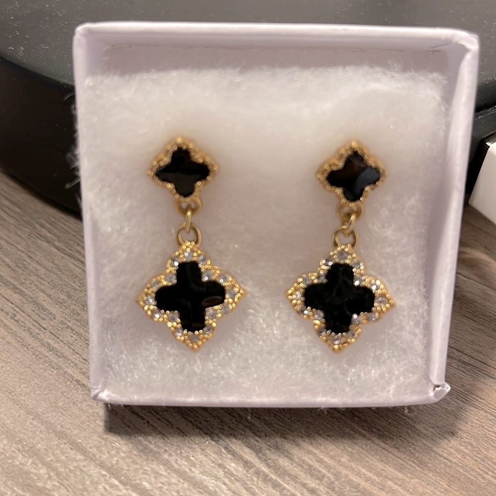 Beautiful Black and Gold with Sparkling Stones!